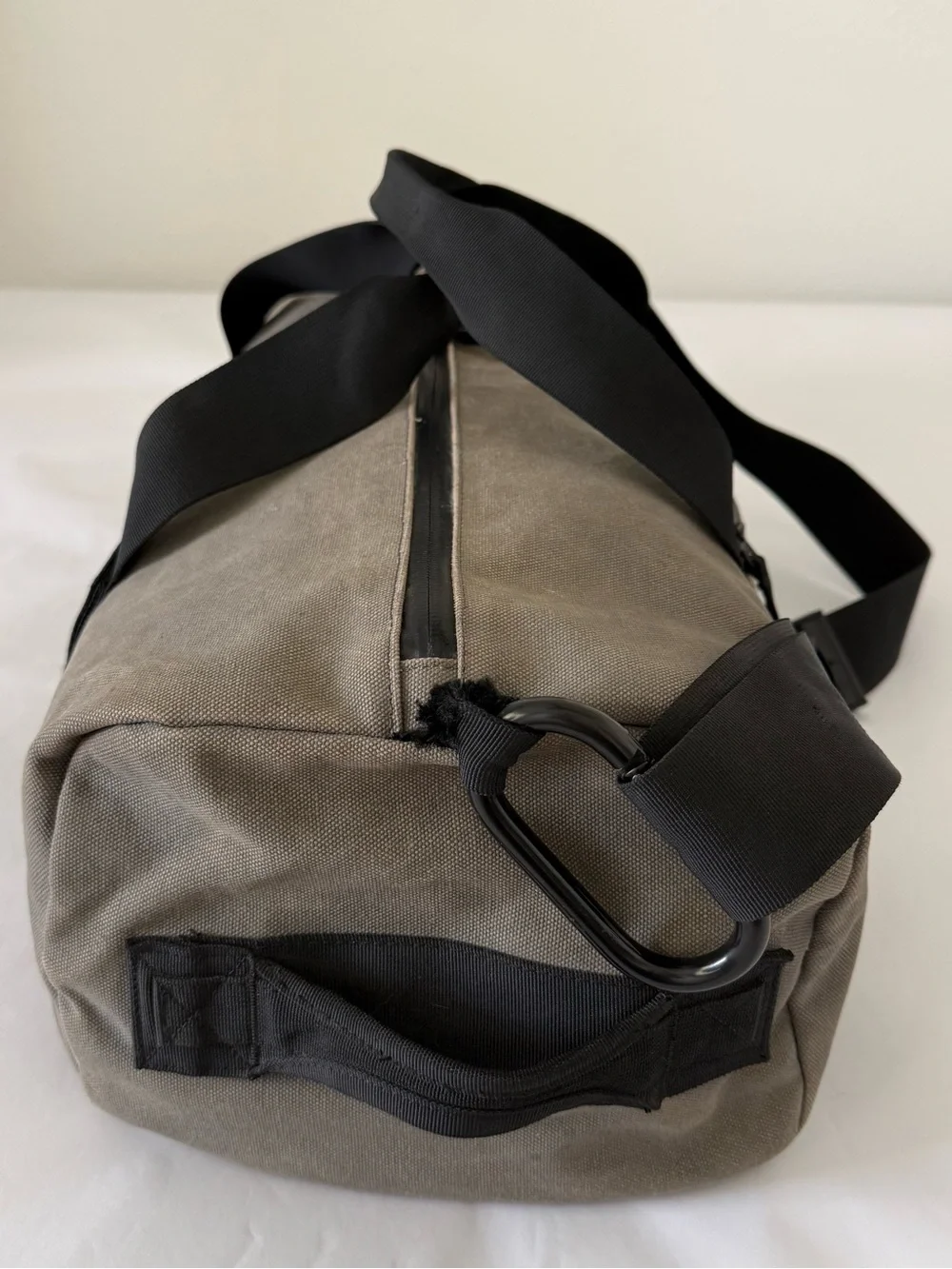 NoBull XL Waxed Gray Canvas Duffle Gym Travel Bag Tote Multiple Int/Ext Pockets